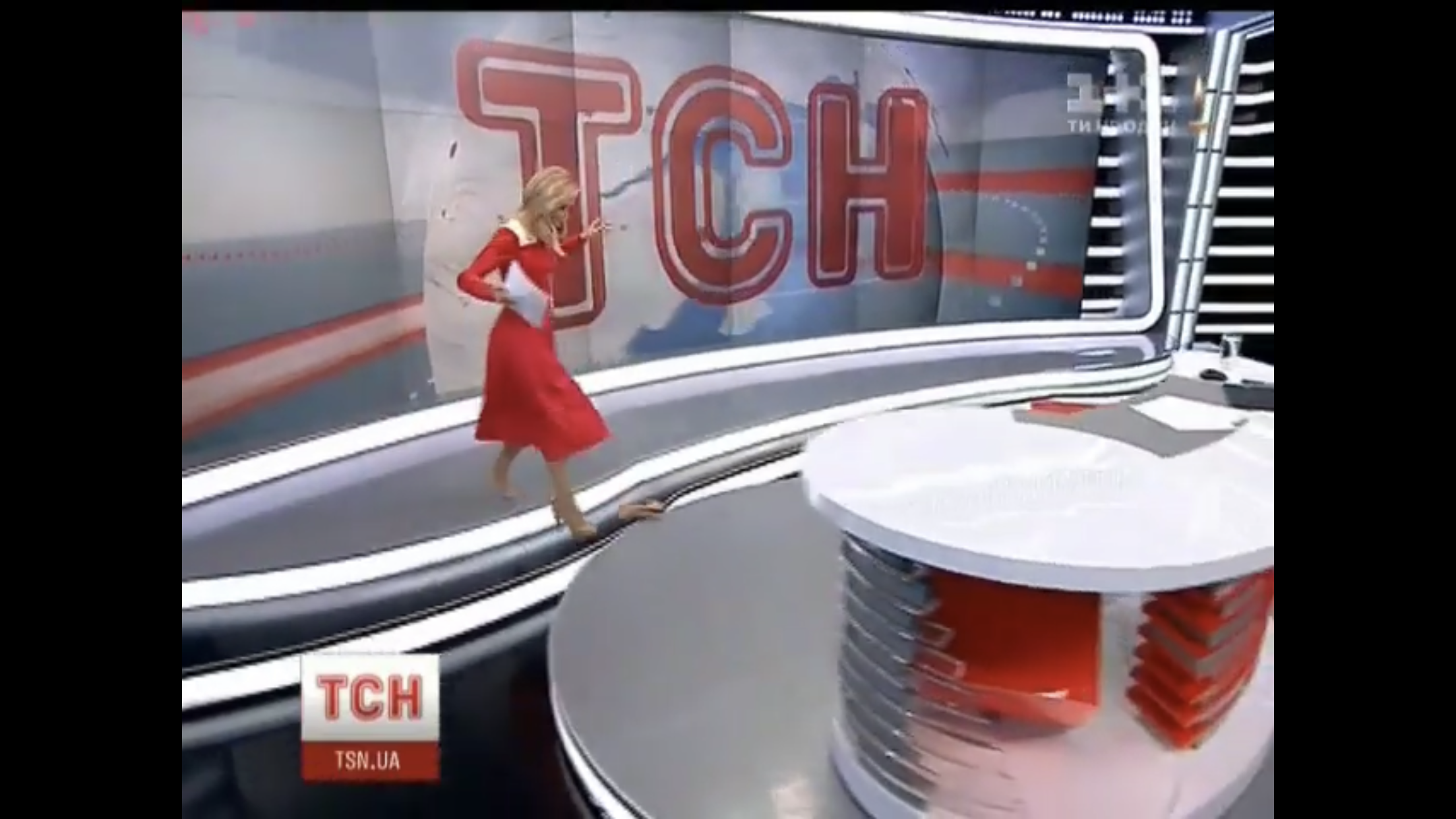 Втрачений зуб, загублені туфлі і хімічні вибухи: найгучніші казуси з українськими ведучими в прямому ефірі